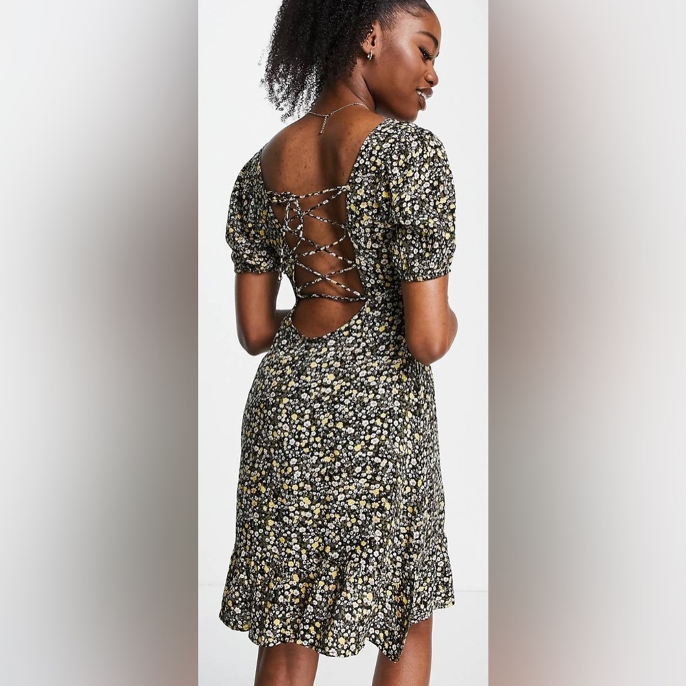 Pieces mini floral dress. Size small. NWT